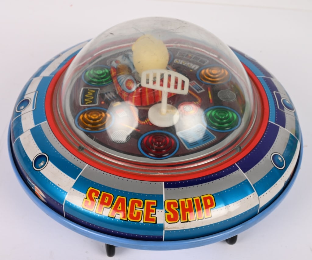 SPACE TOY LOT - 4