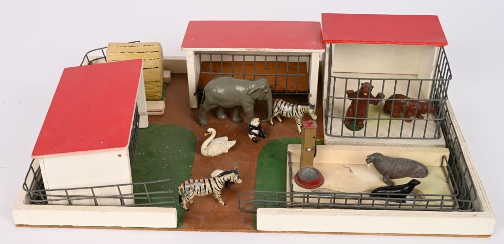 ELF ZOO SET w/ ANIMALS: Includes Platform, Cages, and Animals. All in great shape. 18" Excellent