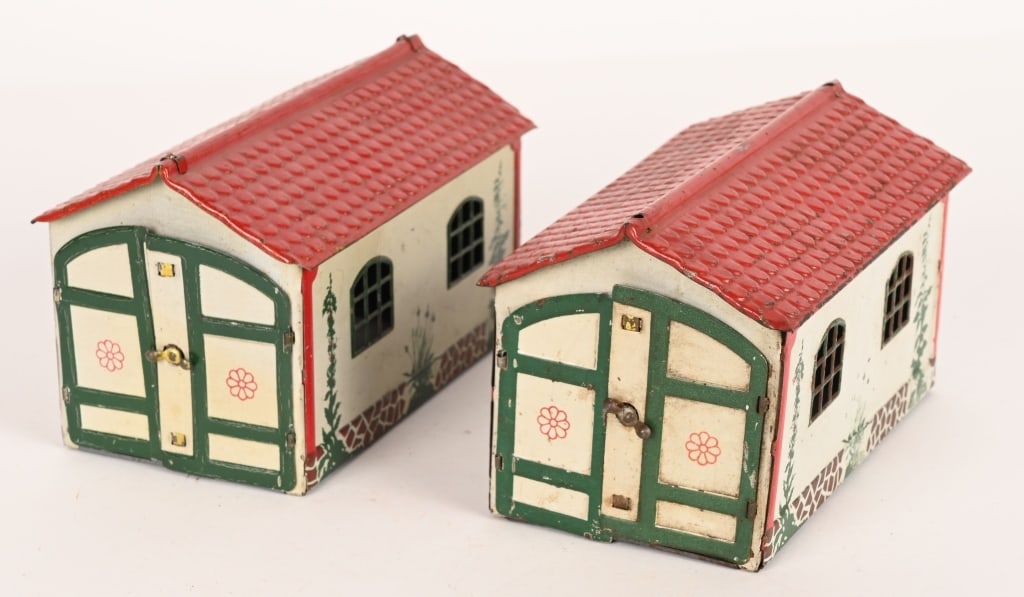 2- LEHMANN SINGLE CAR GARGAES: EPL 771, Pair of Lehmann Single Garages. Both all original in nice condition. 6" Excellent
