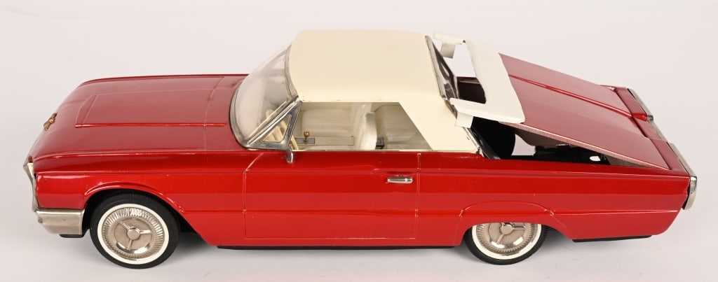 JAPAN TIN FRICTION FORD THUNDERBIRD (1 of 6)