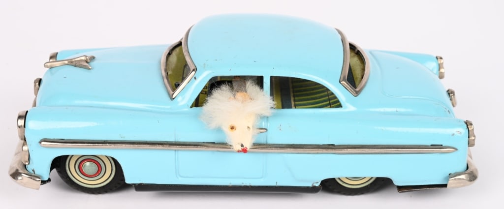 JAPAN TIN FRICTION FORD DOG CAR (1 of 5)