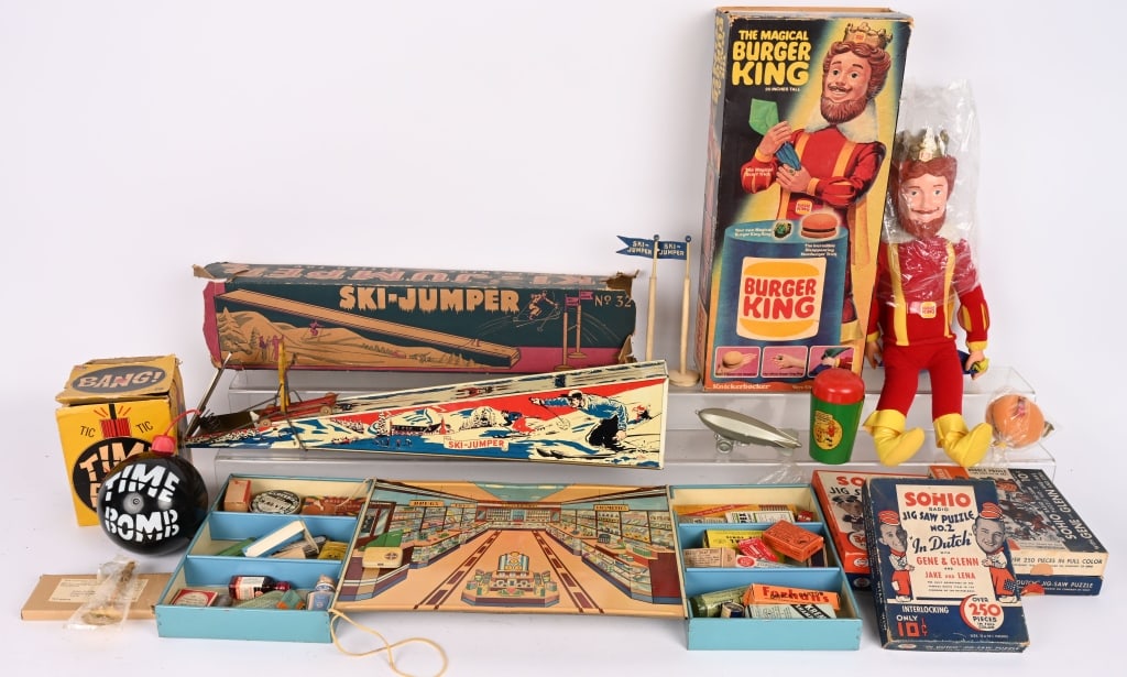 LOT OF VINTAGE TOYS (1 of 10)