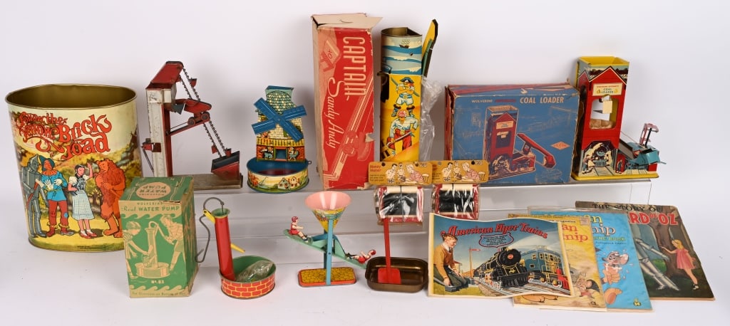 LOT OF SAND TOYS & MORE: Lot of Sand Toys and more. AS-IS