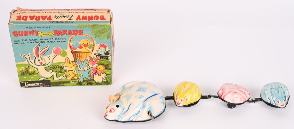 TPS TIN WINDUP BUNNY FAMILY PARADE w/ BOX: All original in nice condition. Works. Boxed 6" Excellent