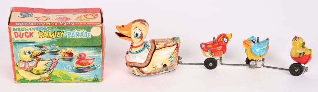 TPS TIN WINDUP DUCK FAMILY PARADE w/ BOX: All original in great shape. Windup works. Comes with Box Top. 5" Excellent