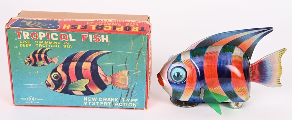 JAPAN TIN WINDUP TROPICAL FISH w/ BOX: All original with nice colors. Windup works. Boxed 8" Excellent