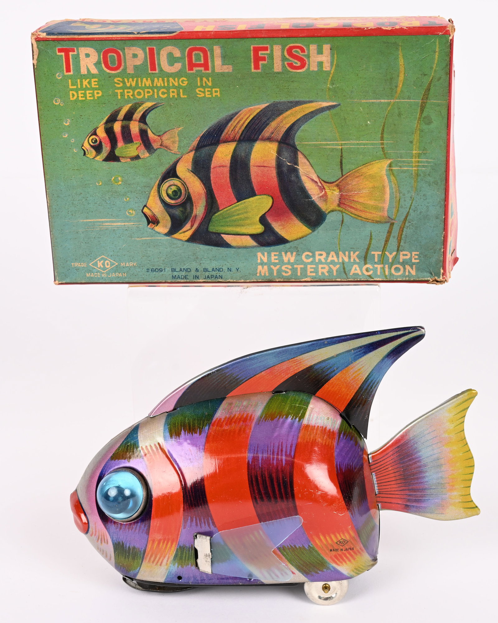 JAPAN TIN WINDUP TROPICAL FISH w/ BOX: All original with nice colors. Windup works. Boxed 8" Excellent