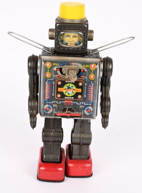JAPAN BATTERY OP FIGHTING SPACEMAN: All original in nice condition. Clean battery box. Worked when tested. 11" Excellent