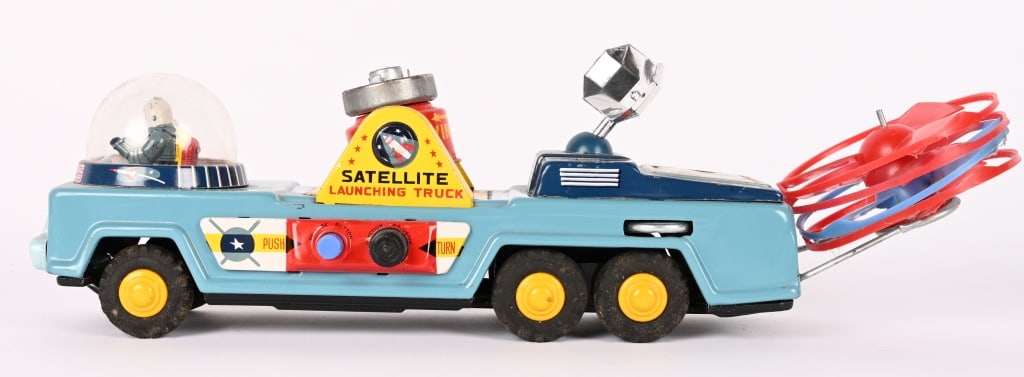 JAPAN TIN FRICTION SATELLITE LAUNCHING TRUCK (1 of 5)