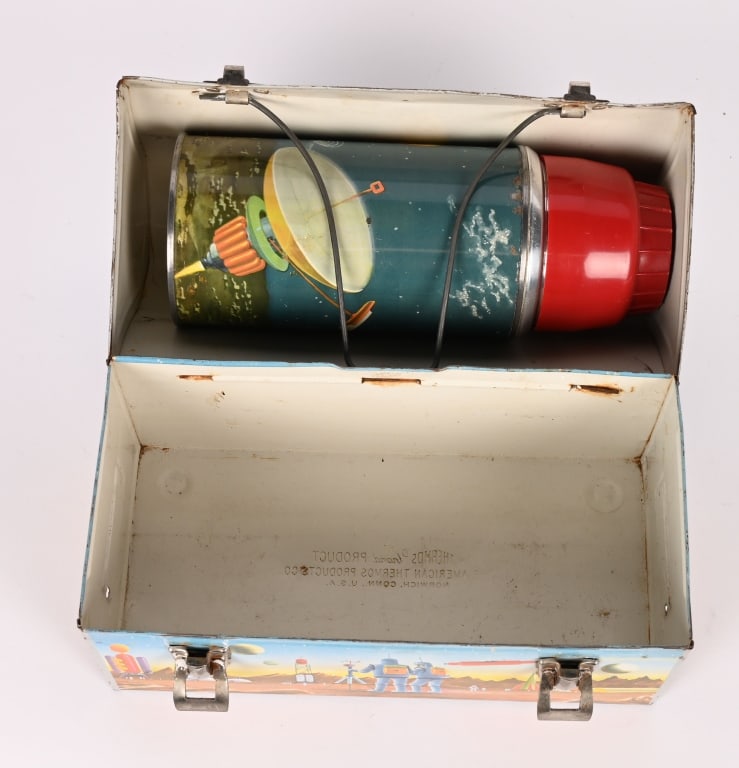 3- SPACE RELATED LUNCH BOXES - 17