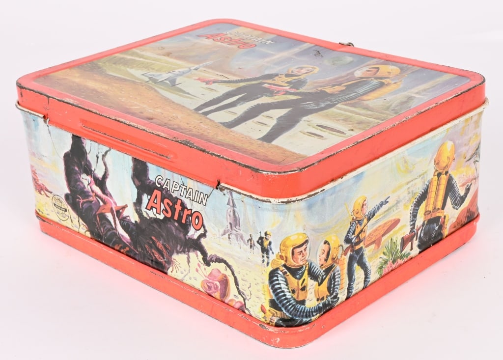 3- SPACE RELATED LUNCH BOXES - 8