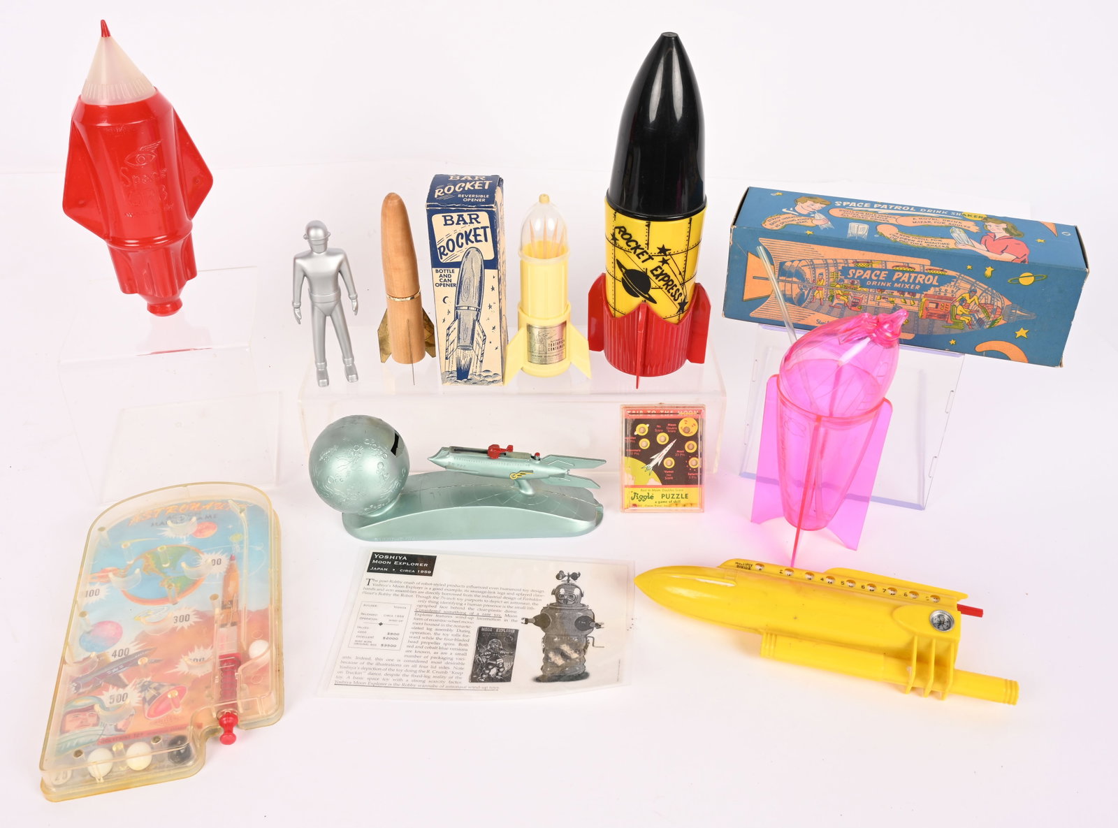 LOT OF SPACE TOYS (1 of 4)