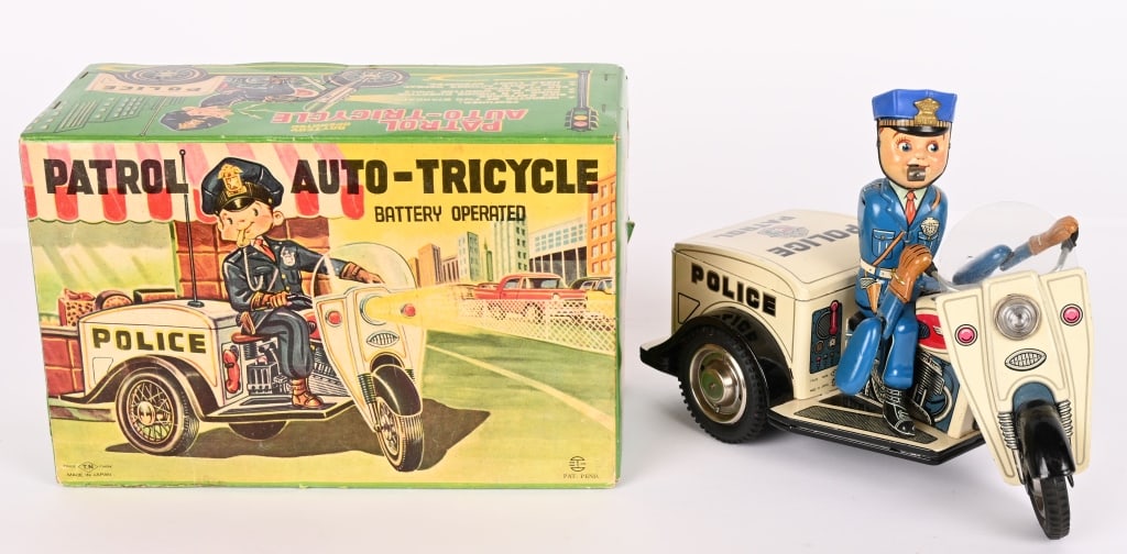 JAPAN BATTERY OP PATROL AUTO-TRICYCLE w/ BOX (1 of 9)