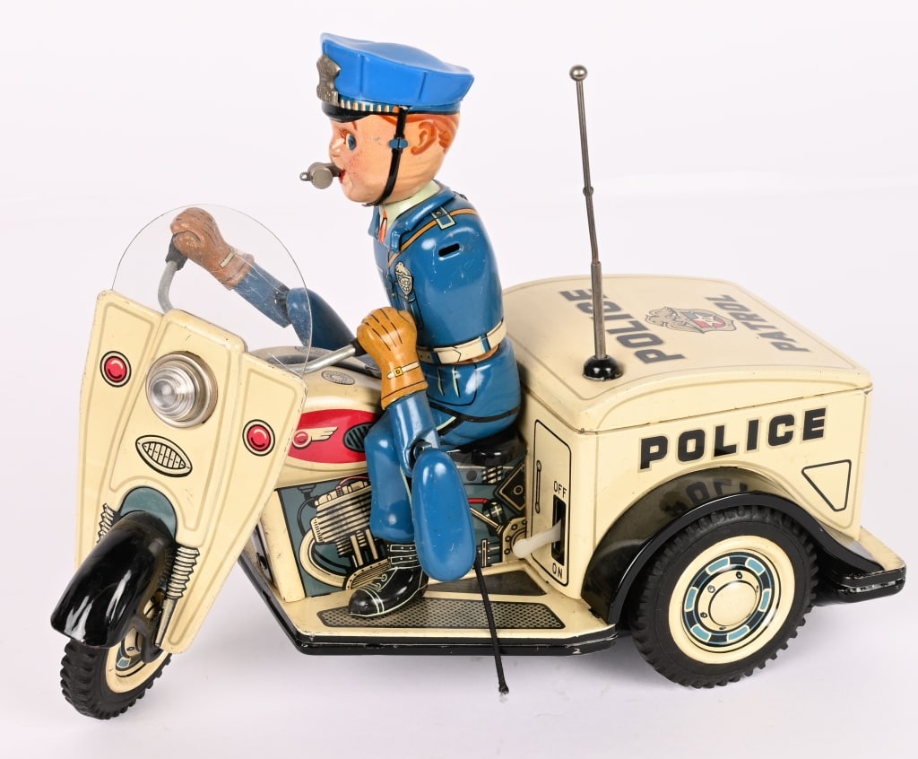 JAPAN BATTERY OP PATROL AUTO-TRICYCLE w/ BOX (1 of 10)