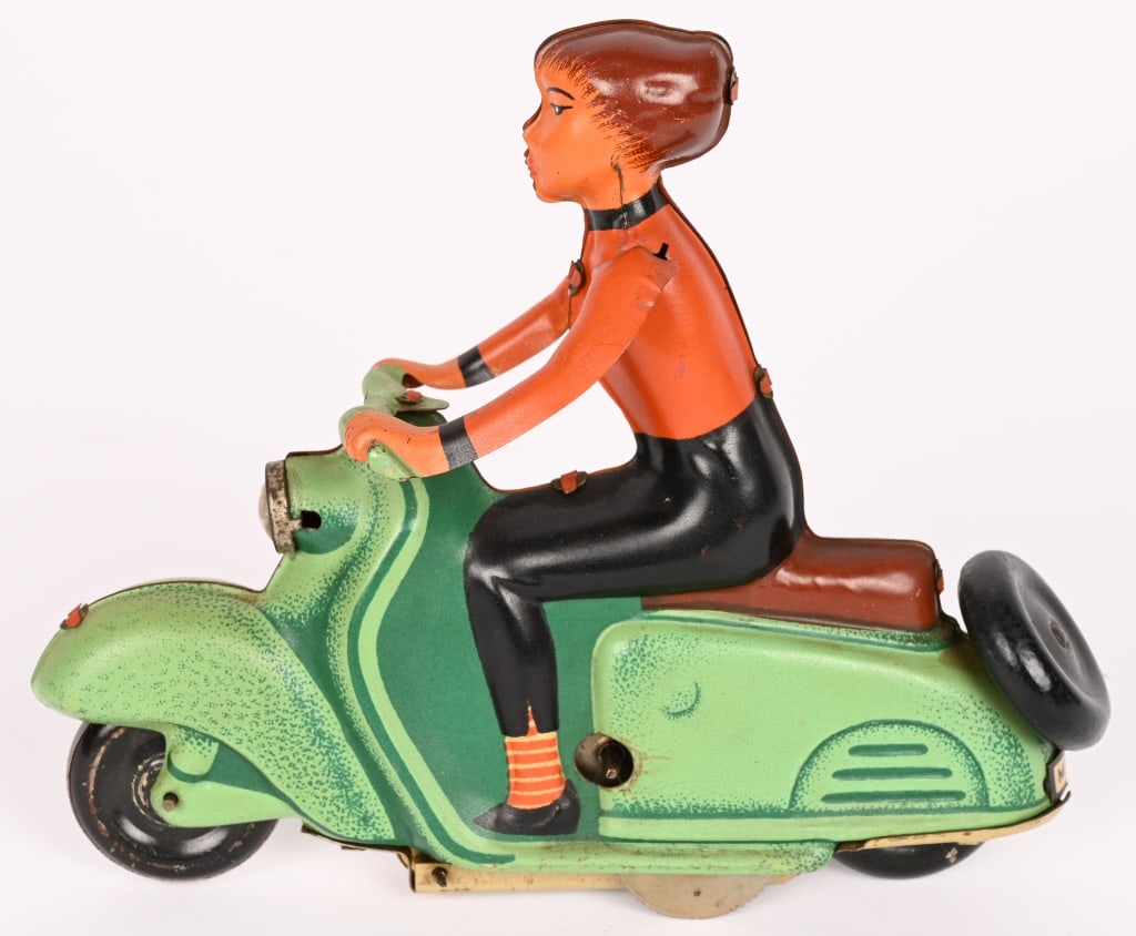 GERMAN TIN WINDUP SCOOTER (1 of 5)