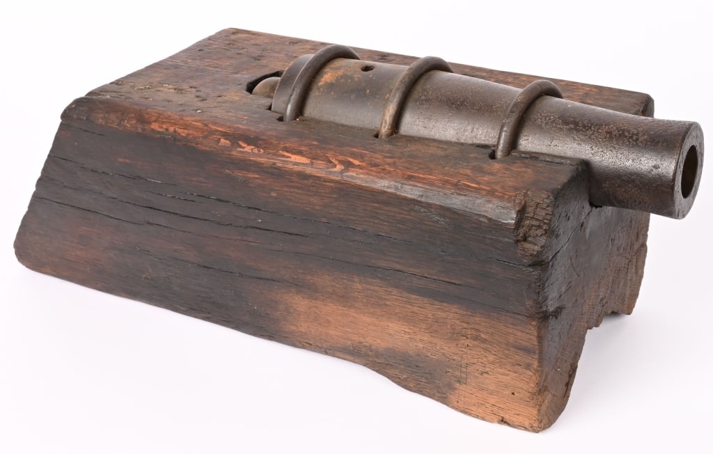 19TH CENTURY MUZZLE LOADING CANNON (1 of 6)