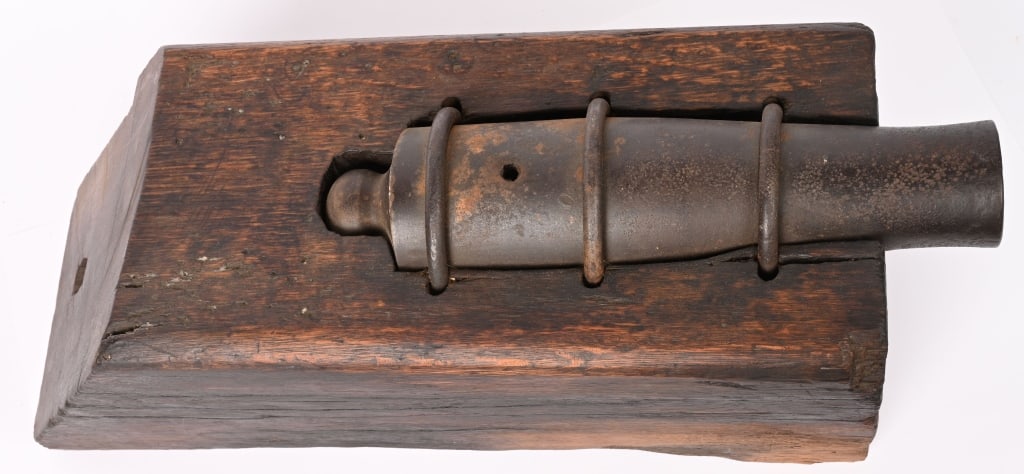 19TH CENTURY MUZZLE LOADING CANNON - 2