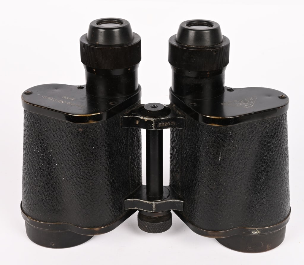 WWI 1917 MARINE NACHTGLAS BINOCULARS BY C.P. GOERZ: Marked on the left back-plate 'C.P. Goerz - Berlin' and marked on the right back-plate 'Marine-Nachtglas - 8x56', numbered 522077. An extremely rare prototype made by Goerz for the German navy. In