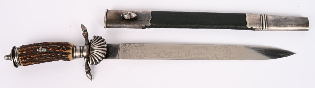 WWI IMPERIAL GERMAN HUNTING CUTLASS HORN GRIP WW1: This hunting cutlass is quite long at 19 inches overall. The mounts have a black tone finish which remains perfect throughout. The pommel has an acorn on the top, which acts to retain the tang. The fe
