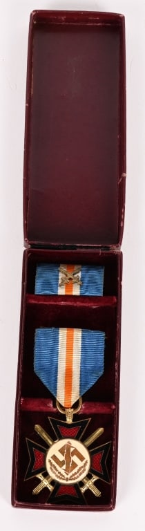 WWII NAZI GERMAN CASED DUTCH MUSSERT CROSS WW2: Multi-piece, die struck alloy construction award with a fire gilt finish and multi-colored enamel work. The award is in the form of a Maltese style cross with circular centerpieces to both obverse