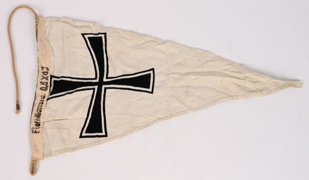WWII NAZI GERMAN KRIEGSMARINE FLOTILLA PENNANT: This an lovely example of a WWII German Kriegsmarine Navy Flotillenstandard (Flotilla Standard or Pennant). These were one of many command flags used by the Kriegsmarine while vessels were underway,