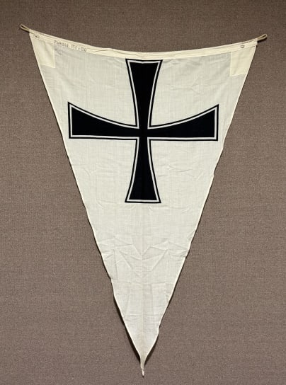 WWII NAZI GERMAN KRIEGSMARINE FLOTILLA PENNANT: This an lovely example of a WWII German Kriegsmarine Navy Flotillenstandard (Flotilla Standard or Pennant). These were one of many command flags used by the Kriegsmarine while vessels were underway,