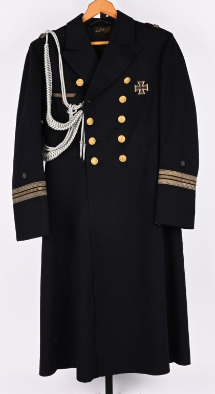WWII NAZI KRIEGSMARINE KAPITÄNLEUTNANT UNIFORM WW2: WWII Kriegsmarine Kapitänleutnant Greatcoat with Brocade Belt and Aiguillette. This is a heavy quality dark navy-blue woolen construction privately purchased type greatcoat, it has two rows of fi