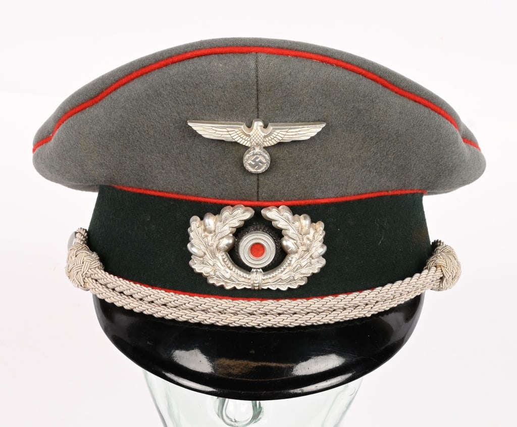 WWII NAZI GERMAN ARTILLERY OFFICER'S VISOR CAP WW2: Nice quality, private purchase, field-gray doeskin wool construction visor cap, a blue/green badge cloth centerband and bright red wool waffenfarbe piping to the crown edge and both the top and bottom