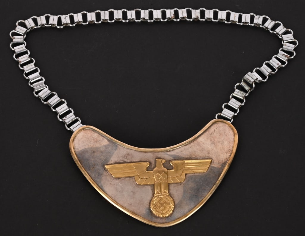 WWII NAZI GERMAN SA FELDHERRNHALLE GORGET WW2: (SA-Standarte “Feldherrnhalle” Ringkragen). Constructed of gilded and silvered brass, the obverse consisting of a raised and finely detailed Sturmabteilung- (SA) style German national eagl