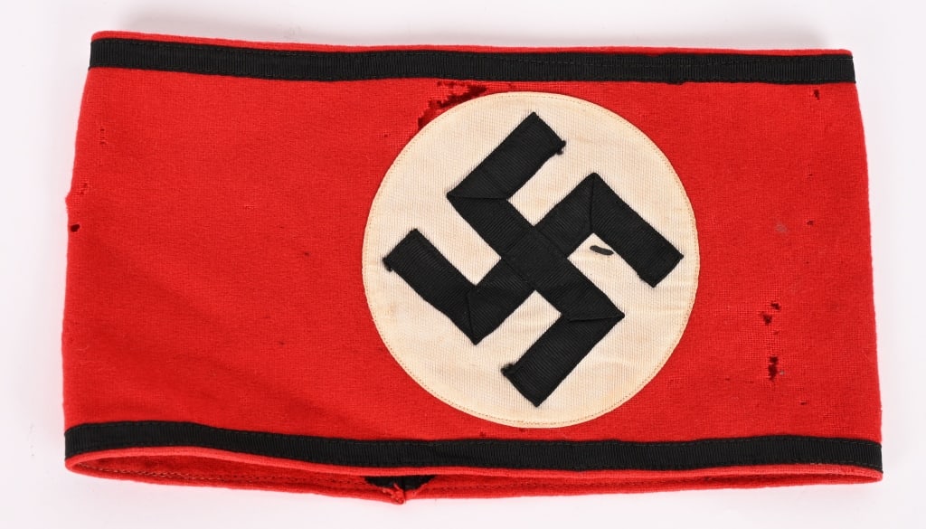WWII NAZI GERMAN WAFFEN SS MEMBER'S ARMBAND WW2: Nice quality, roughly, 12cm tall, 42cm long, multi-piece construction armband features a red wool, base field with a roughly, 9cm diameter, central, vertically ribbed, white rayon, circular field with