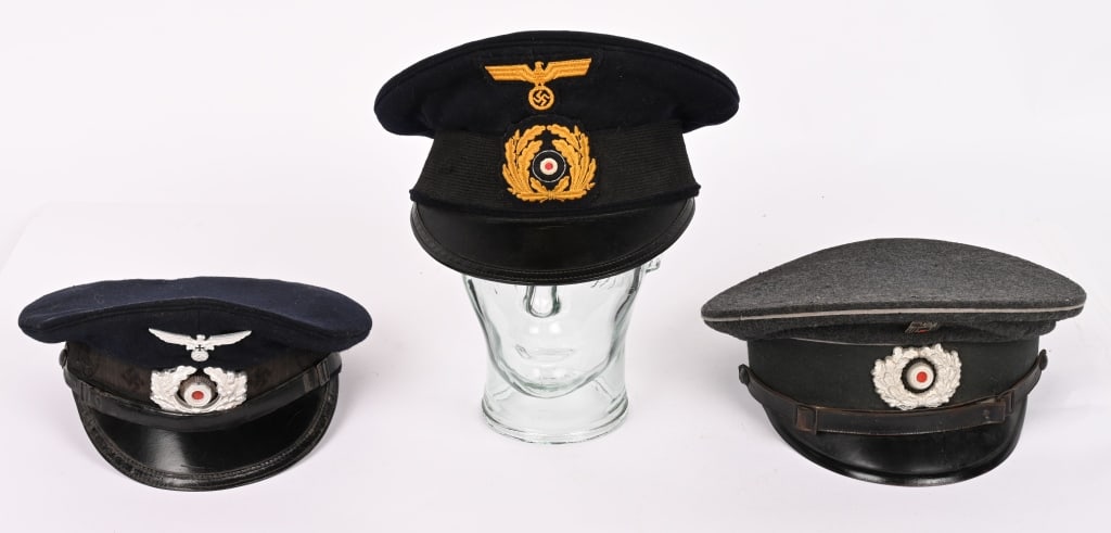 WWII NAZI GERMAN VISOR HAT LOT KRIEGSMARINE DRK: WWII Nazi German lot of headgear to include 1) KRIEGSMARINE SENIOR NCO'S VISOR CAP. Nice quality, private purchase, dark navy blue doeskin wool construction cap with a black, horizontally ribbed mohai