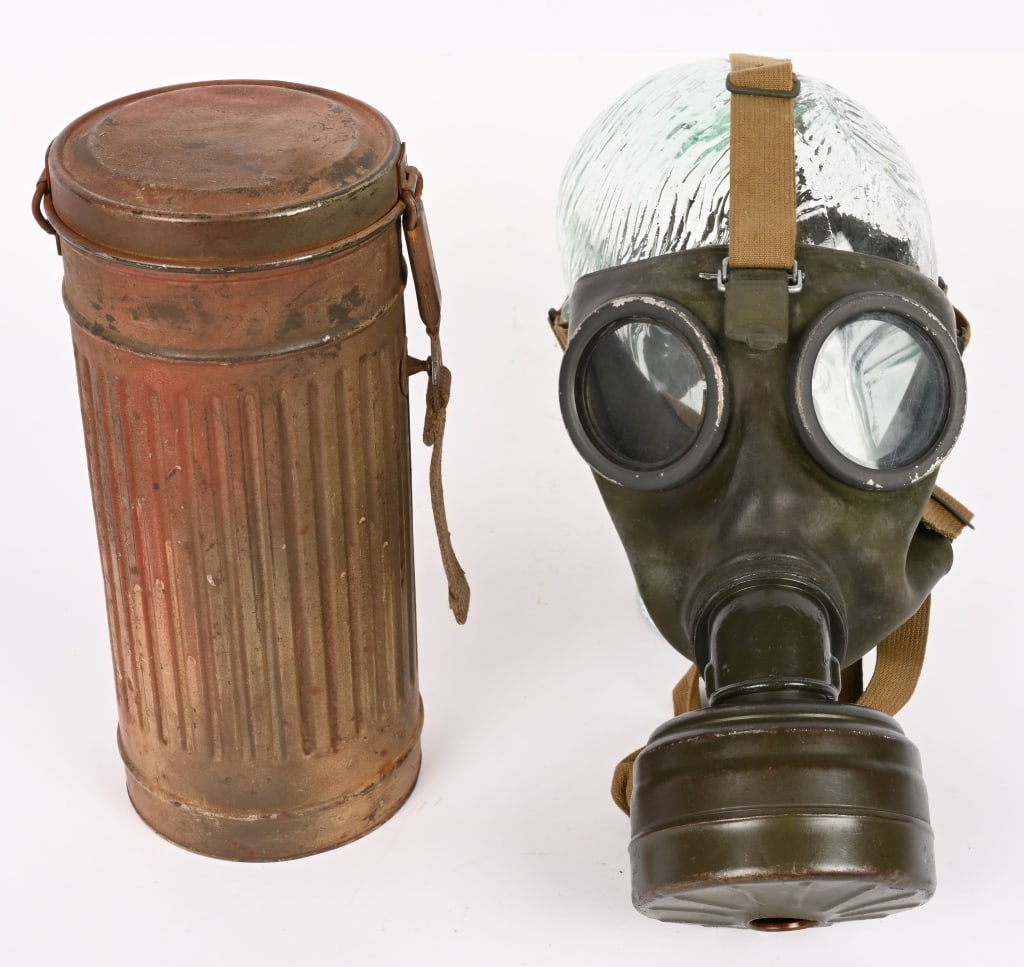 WWII NAZI GERMAN CAMO M30 GASMASK & CANISTER WW2 (1 of 7)