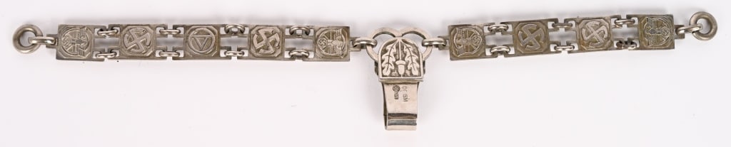 WWII NAZI GERMAN NSKK CHAIN FOR DAGGER WW2: In 1938 the NSKK authorized a chain hanger to daggers for officers. Old and newly promoted officers in the SA the private army of the NSDAP had the choice of either buying a new chained dagger or purc