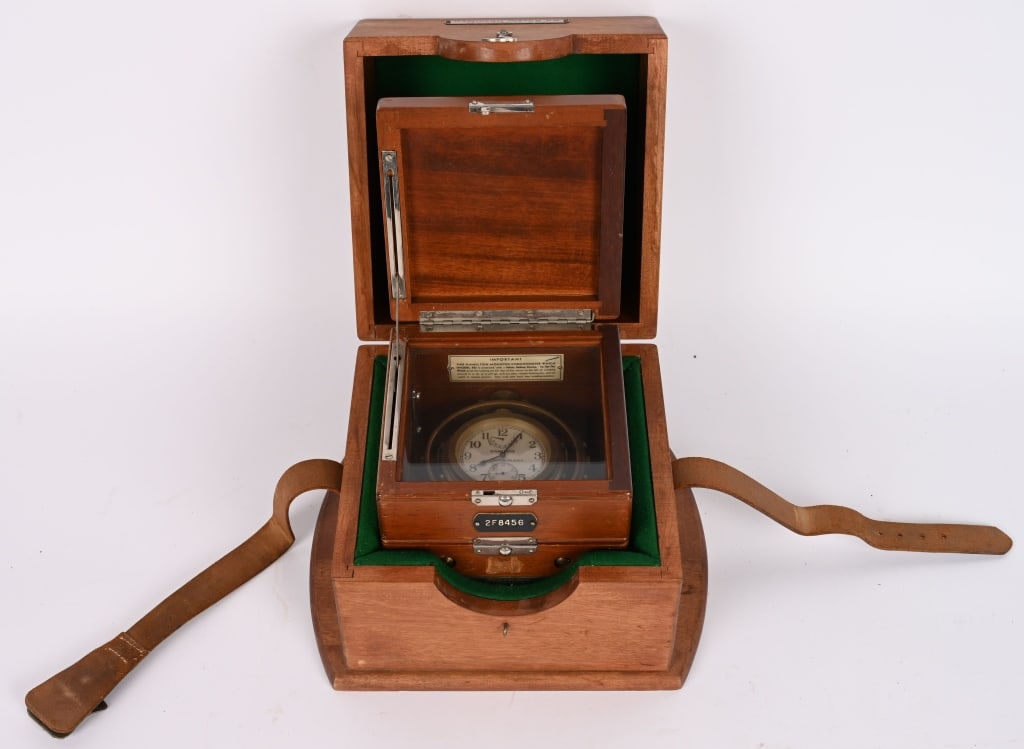 WWII US HAMILTON MODEL 22 CHRONOMETER 1943 CASED (1 of 8)