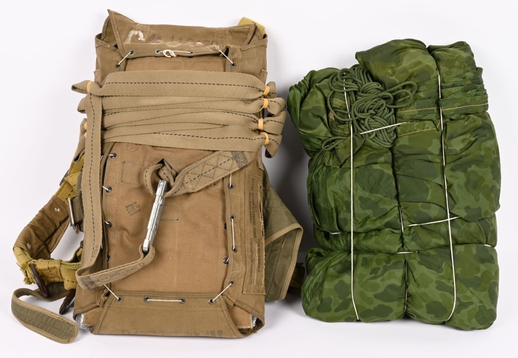 WWII US PARATROOPER T-5 PARACHUTE D-DAY USED WW2: The T-5 parachute was standardized in June 1941 and many of these first pattern chutes were heavily employed in all theaters of action. They saw extensive use in early airborne operations in North Afr