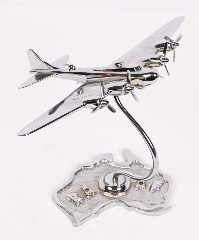 BOEING B-17 FLYING FORTRESS DESK ORNAMENT RAAF (1 of 5)