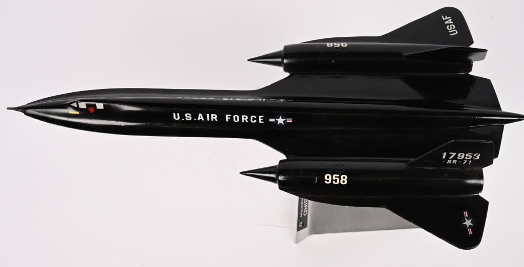 SR-71 BLACKBIRD DESK MODEL BY LOCKHEED - 2