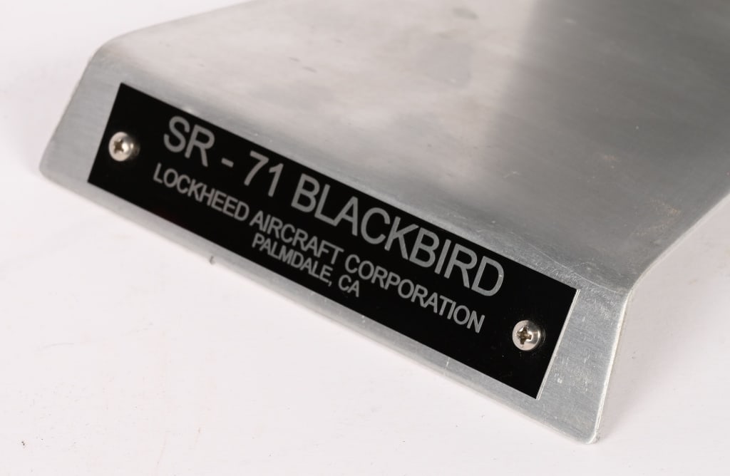 SR-71 BLACKBIRD DESK MODEL BY LOCKHEED - 3
