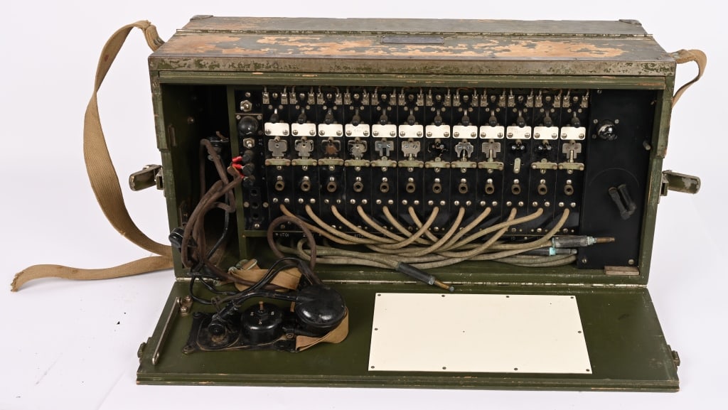 WWII US ARMY SWITCHBOARD SD-71 BY LEICH ELECTRIC (1 of 5)