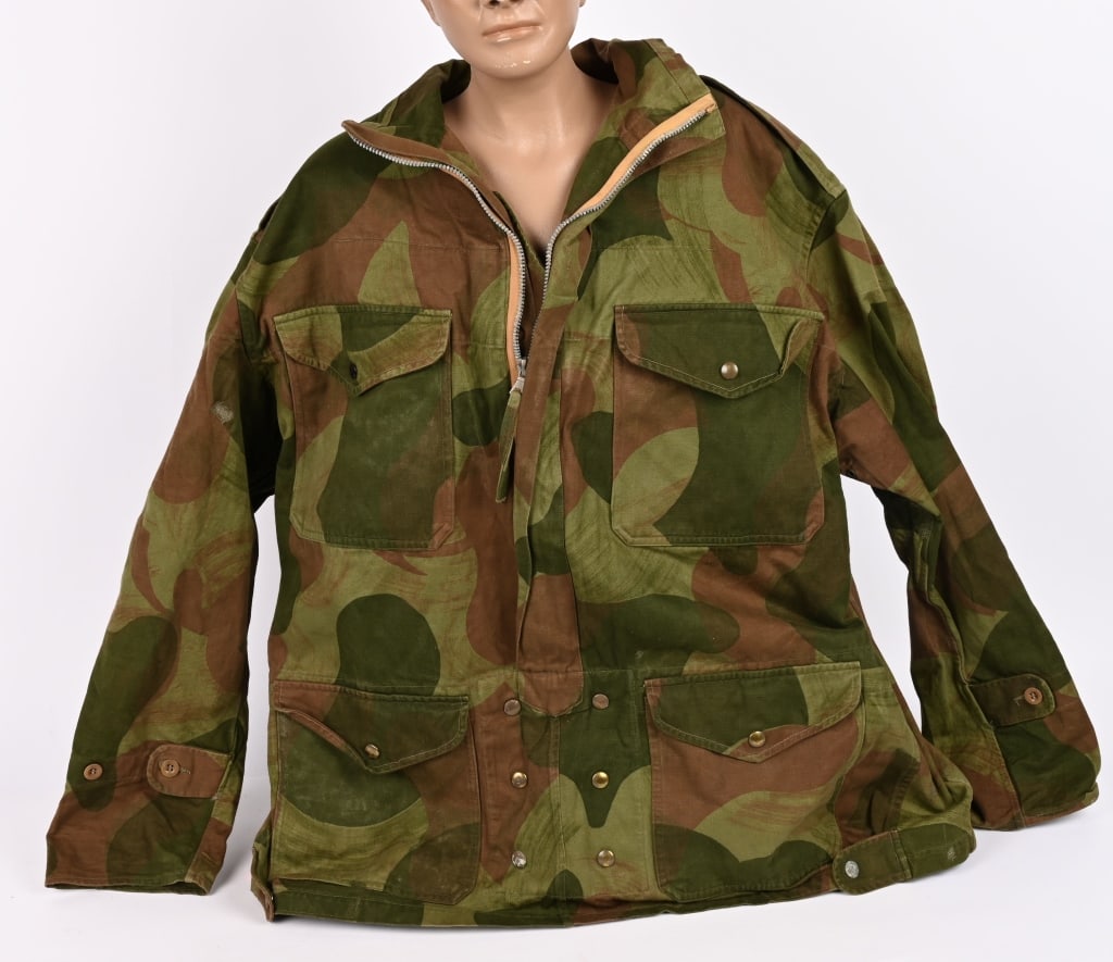 WWII BRITISH PARATROOPER DENISON SMOCK WW2: British Airborne Troops Denison Smock , still with vibrant colors. This is the 2nd Pattern model without wool cuffs. Smock as worn by Commandos /Parachutistes/ Special Forces. Snaps and riri zipper