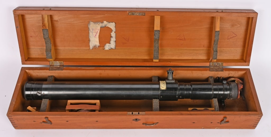 WWII JAPANESE NAVY 15 x 2.5° RANGE FINDER OPTICS: You are bidding on a EXCELLENT example of an WWII Imperial Japanese Navy 15 x 2.5 degree) Range Finder Targeting Scope! This was used throughout the war on various Ships, BattleShips, and other
