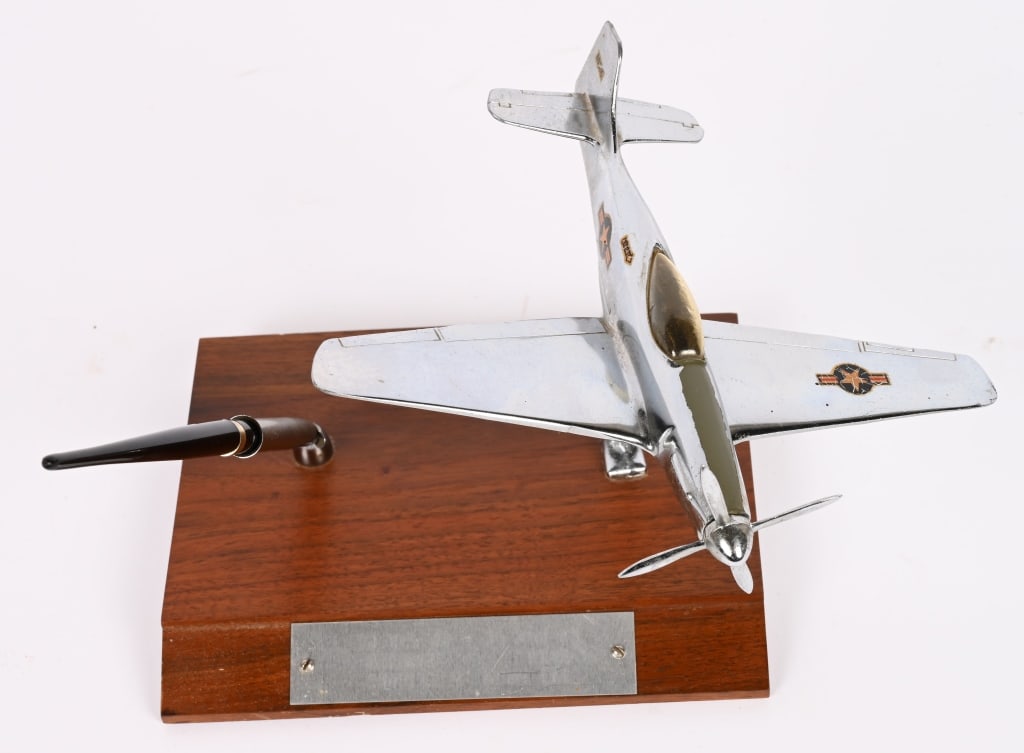 WWII NORTH AMERICAN P-51 MUSTANG DESK SET (1 of 5)