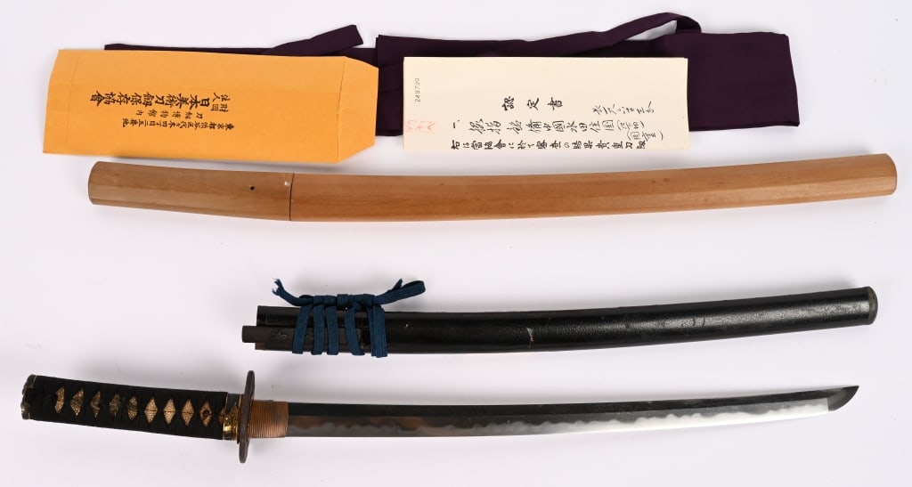 BICCHU KOKU MIZUTA JU KUNISHIGE WAKIZASHI SWORD: Antique Bicchu Koku Mizutaju Ju Kunishige Wakizashi Sword, Samurai Fuchi Kashira, Edo Period with a 19 inch cutting blade and is still in high polish. Bicchu Koku Mizuta Ju Kunishige was a master swor