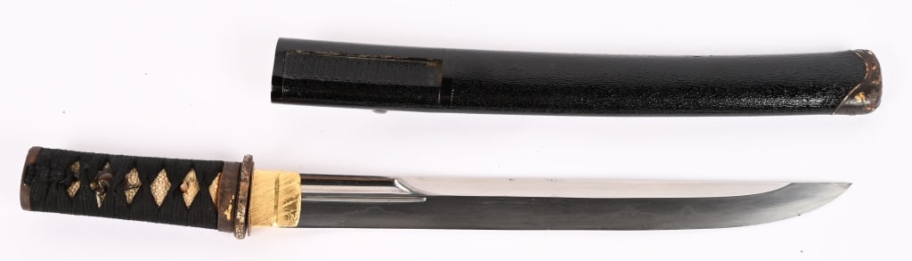 KAWAMORITA HIROSHIGE SAKU TANTO WIT SAYA: Antique Unokubi Style Tanto Dagger, Kawamorita Hiroshige Saku October 1865 Signed, Bakumatsu Era. Has an 11 1/4 inch cutting blade in high polish. Kawamorita Hiroshige saku refers to a signed work (sa
