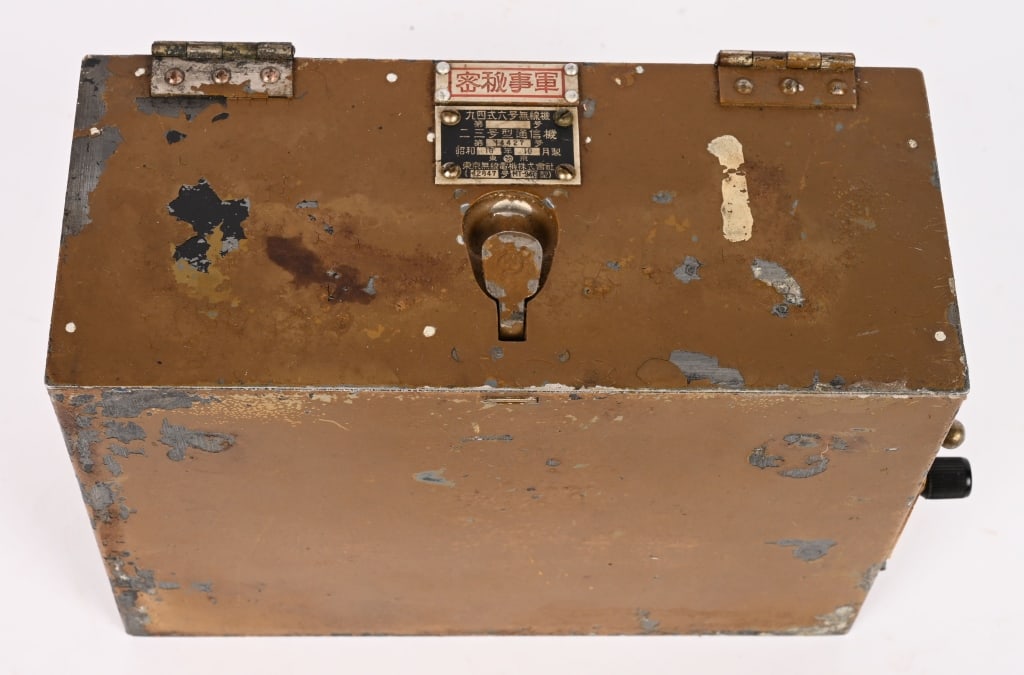 WWII IMPERIAL JAPANESE TYPE 94 MARK 6 SECRET RADIO: Model 94 Mark 6 (also 94-6) was a miniature single-valve portable transceiver that was used by the Japanese Army during WWII, as part of a series of Army radios. The name is derived from the Japanese 