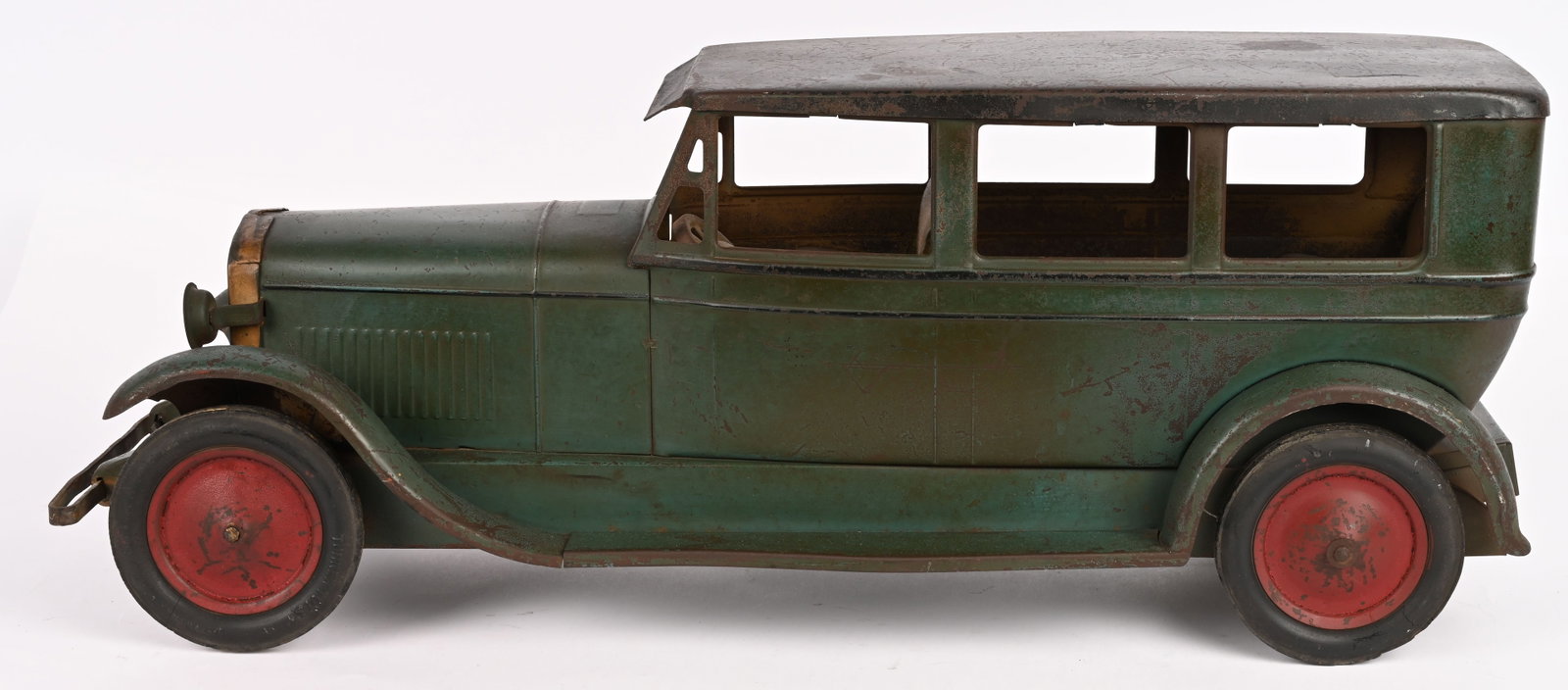 TURNER PRESSED STEEL LINCOLN SEDAN: Scarce Turner Lincoln Sedan. All original and in very nice condition. A very large and impressive toy. Rare blue with black roof version. This toy was made by Turner Toys to copy the Lincoln Sedan