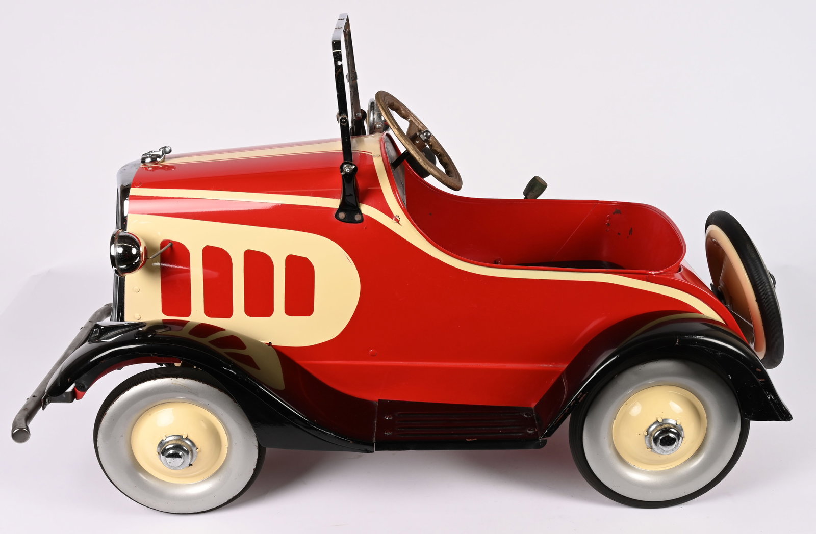 1930s STEELCRAFT CHRYSLER PEDAL CAR (1 of 9)