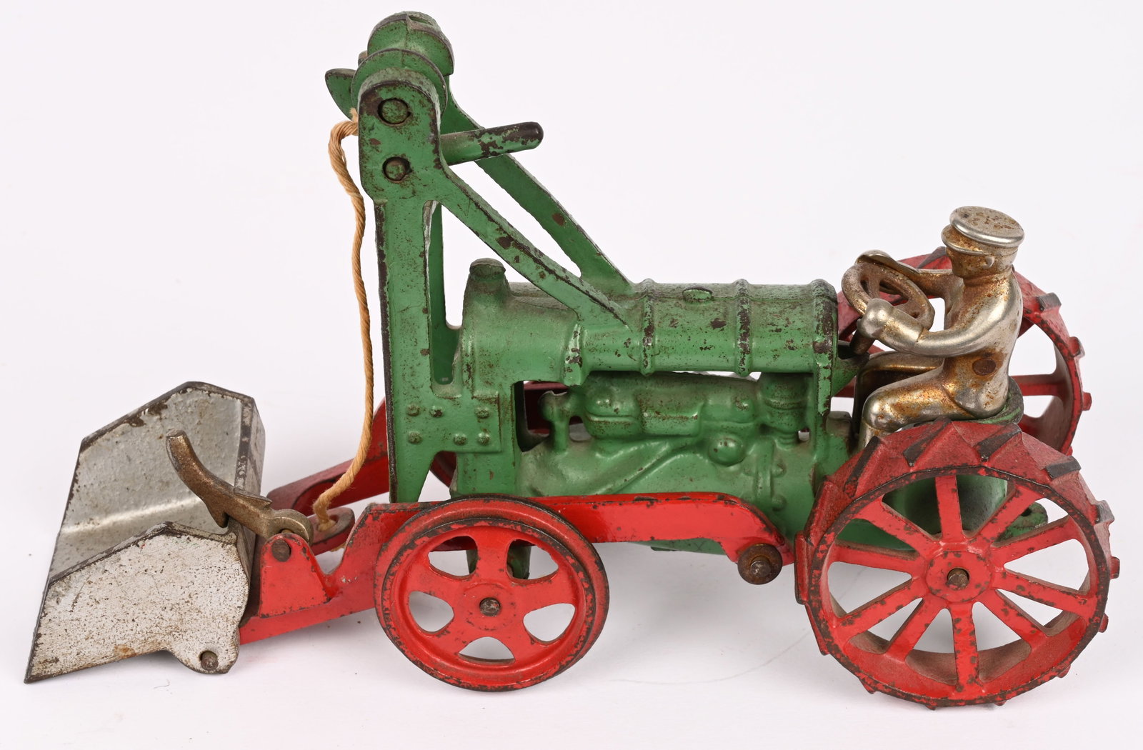 HUBLEY CAST IRON FORDSON TRACTOR w/ SCOOP (1 of 5)