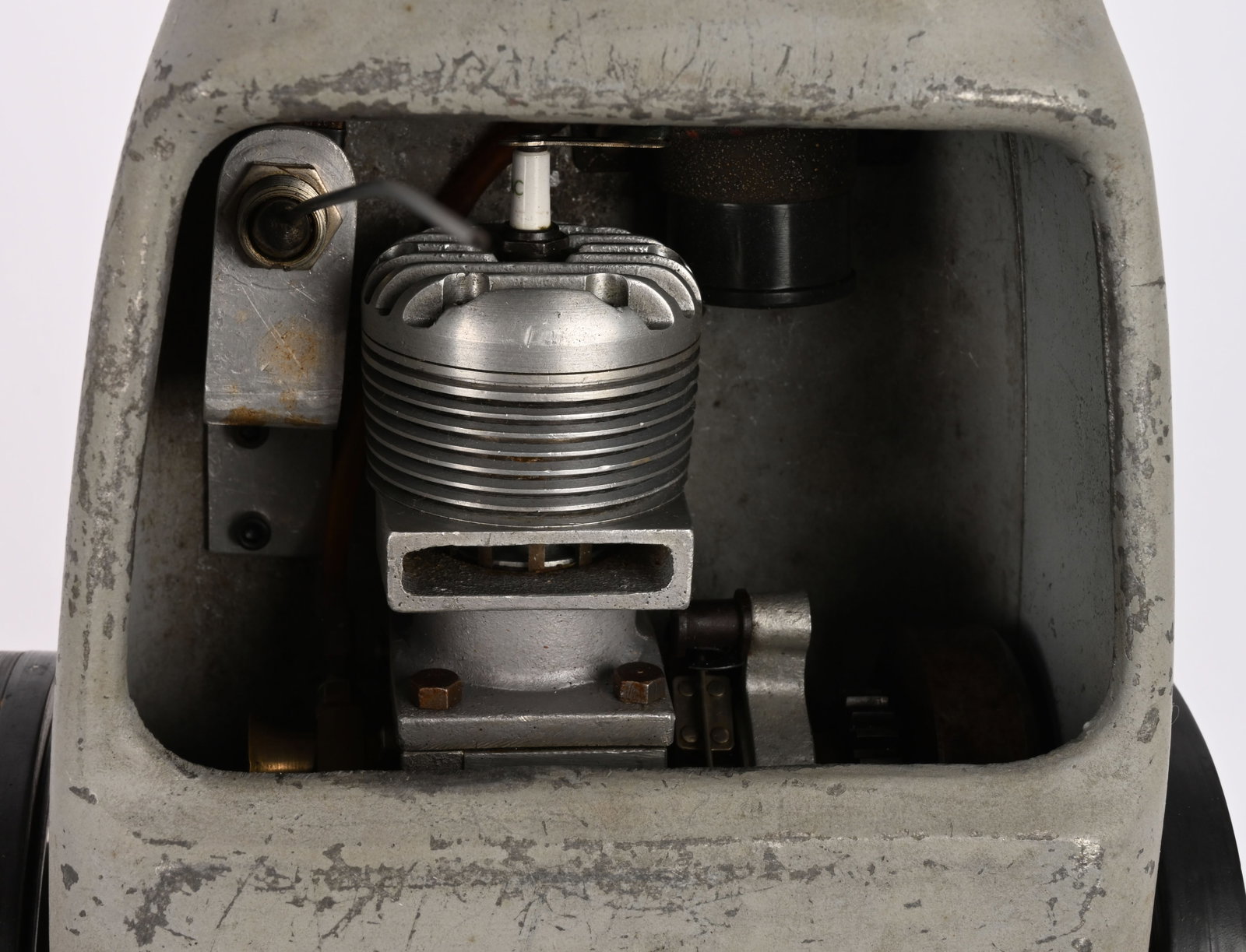 ROAD RUNNER GAS POWERED TETHER CAR - 6