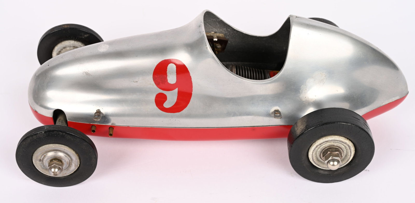DOOLING PEE WEE GAS POWERED TETHER RACE CAR: Dooling Pee Wee Gas Powered Tether Race Car. Has drive train with Bunch Tiger Aero Engine. Nice looking racer. 12" Excellent